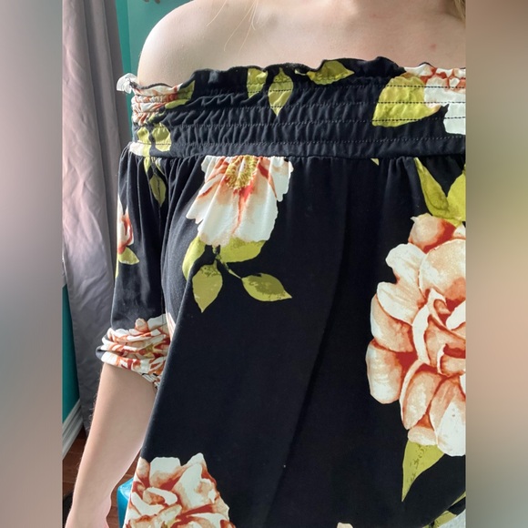 Off the shoulder floral top - Picture 3 of 3